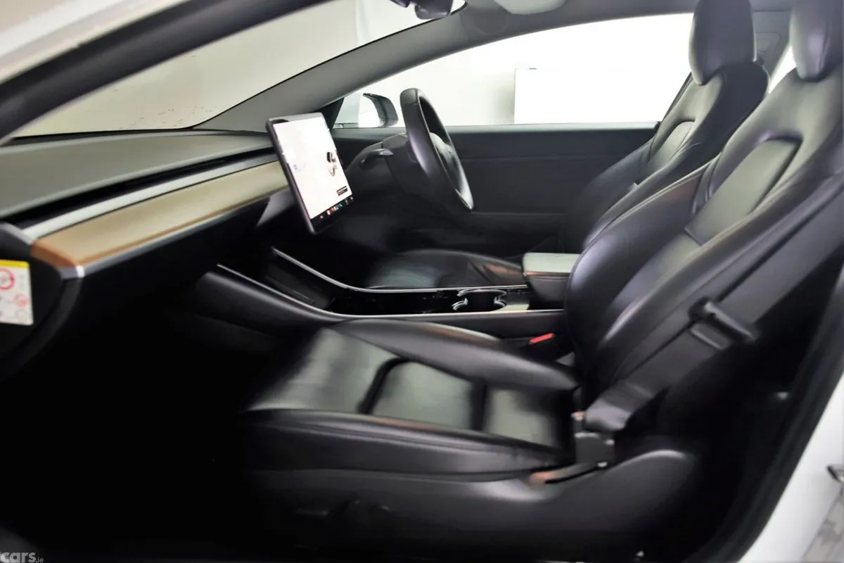 Tesla Model 3 Saloon, Electric, 2019, White