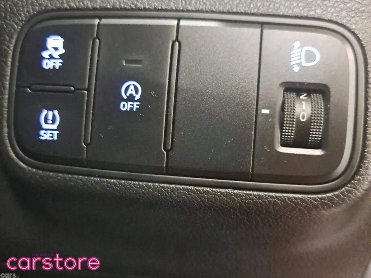 Hyundai i20 Hatchback, Petrol, 2024, Red