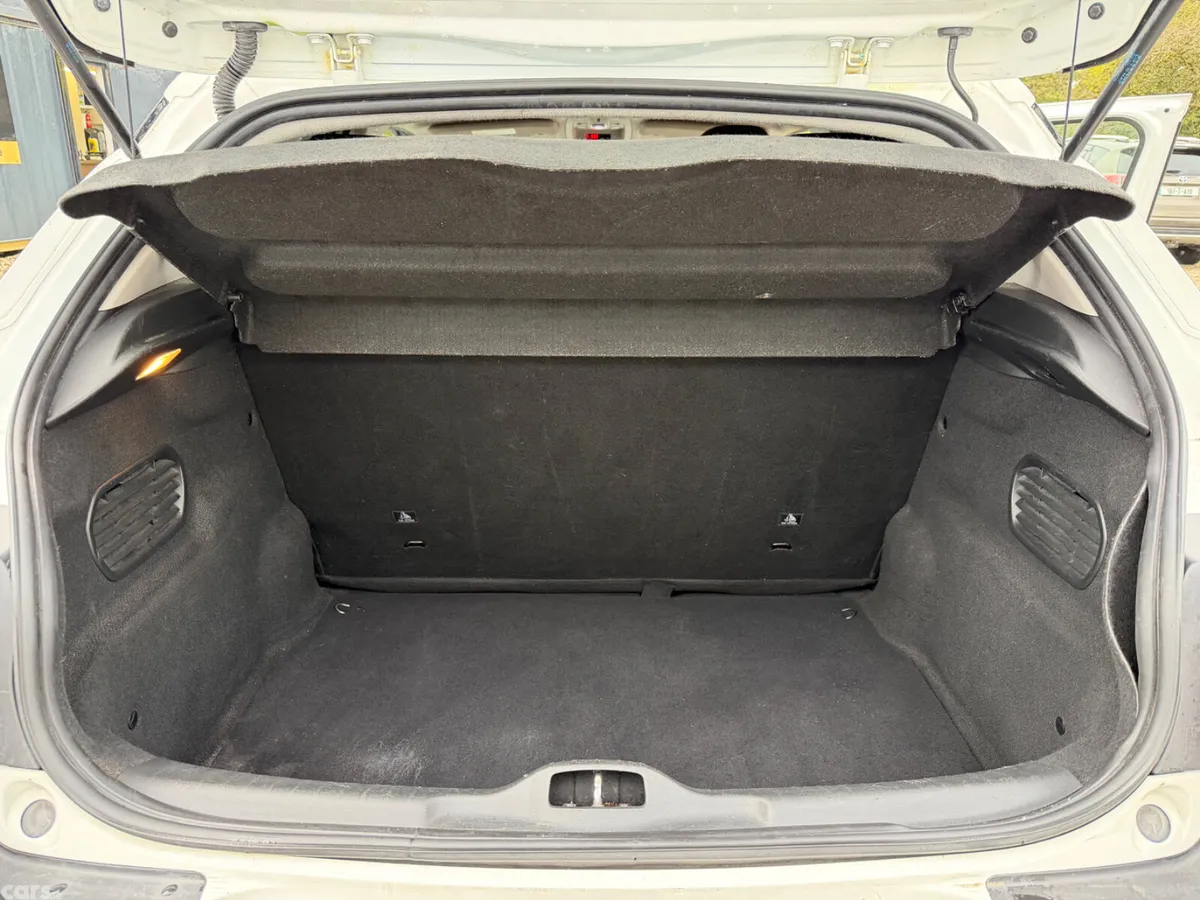 Citroen C4 Cactus Hatchback, Petrol, 2016, White