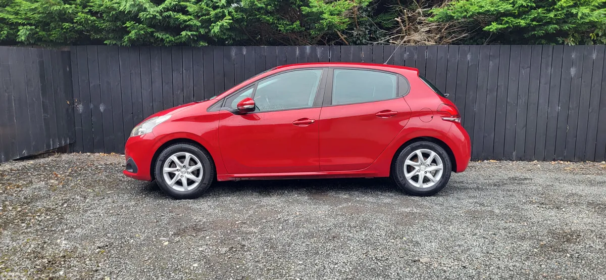 Peugeot 208 Hatchback, Petrol, 2017, Red