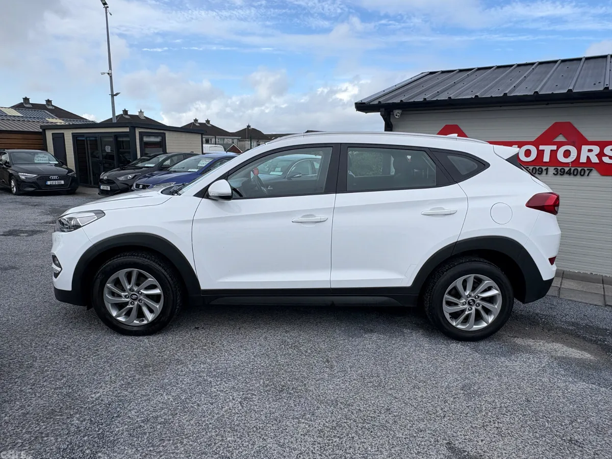 Hyundai Tucson SUV, Petrol, 2017, White