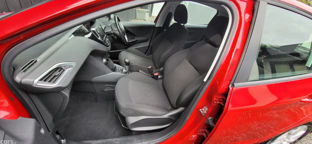 Peugeot 208 Hatchback, Petrol, 2017, Red
