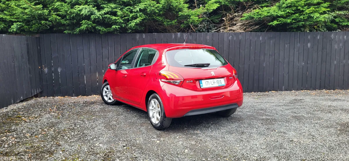 Peugeot 208 Hatchback, Petrol, 2017, Red