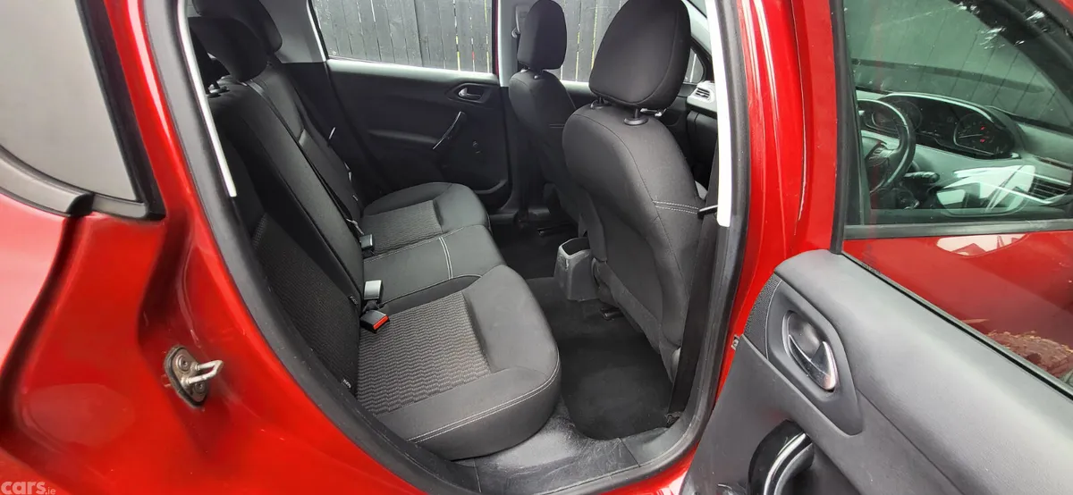 Peugeot 208 Hatchback, Petrol, 2017, Red