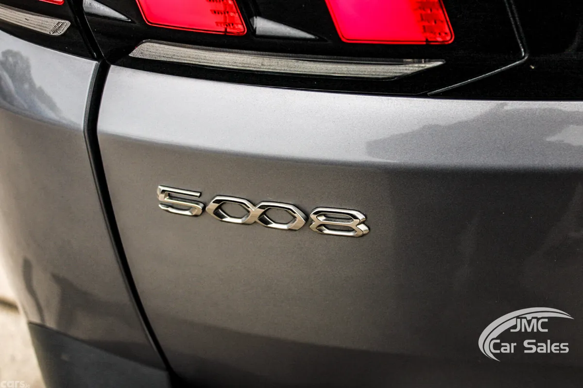 Peugeot 5008 MPV, Diesel, 2024, Grey