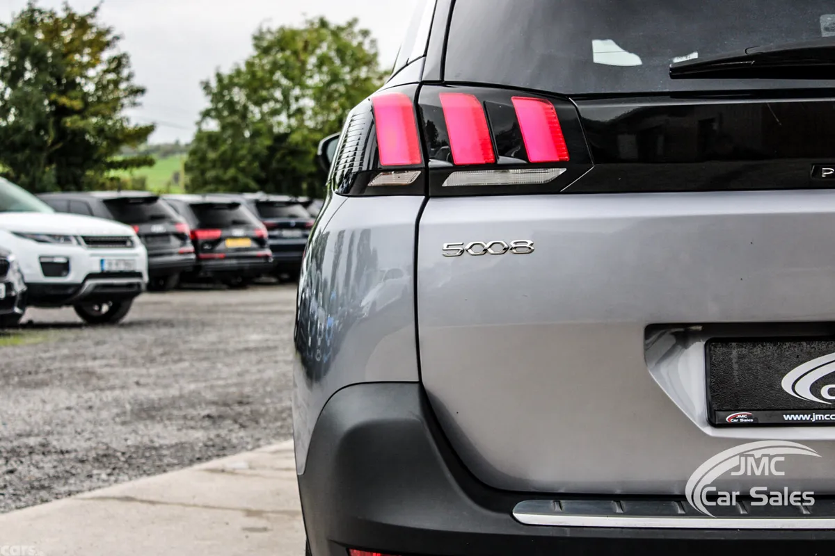 Peugeot 5008 MPV, Diesel, 2024, Grey
