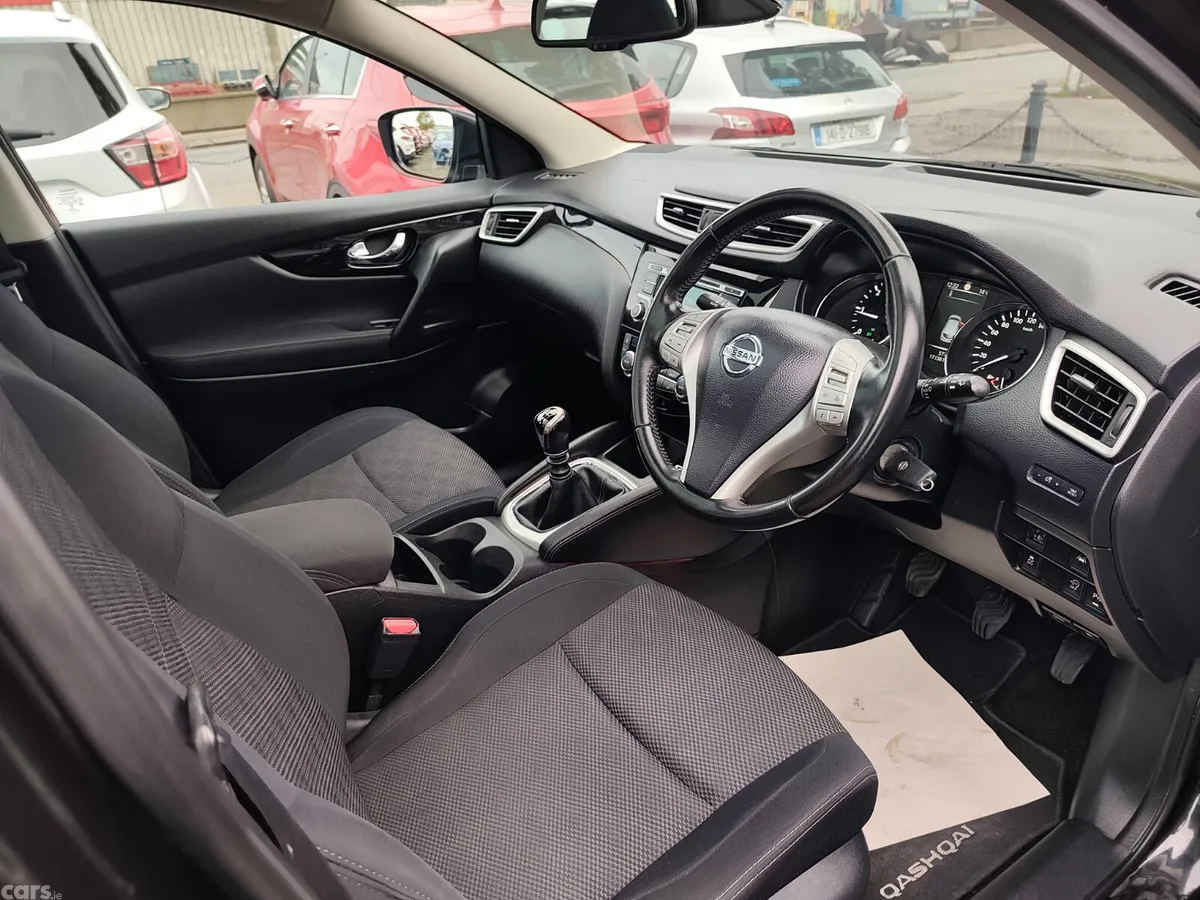 Nissan Qashqai Hatchback, Diesel, 2016, Black