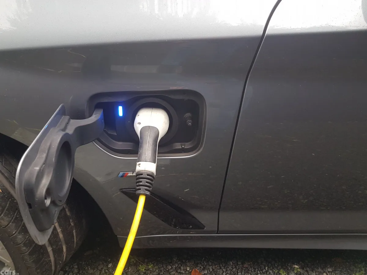 BMW 5-Series Saloon, Petrol Plug-in Hybrid, 2018, Blue