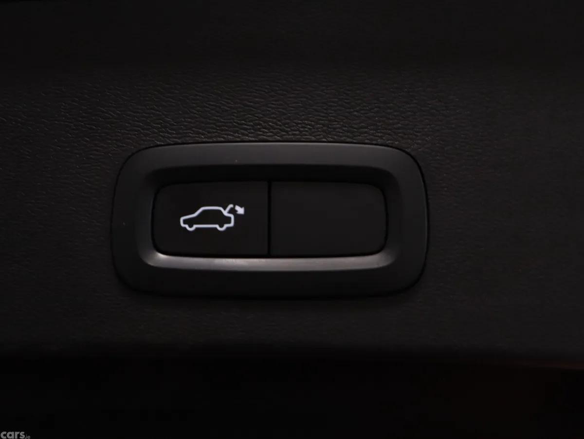 Volvo XC40 Estate, Petrol Plug-in Hybrid, 2020, Black