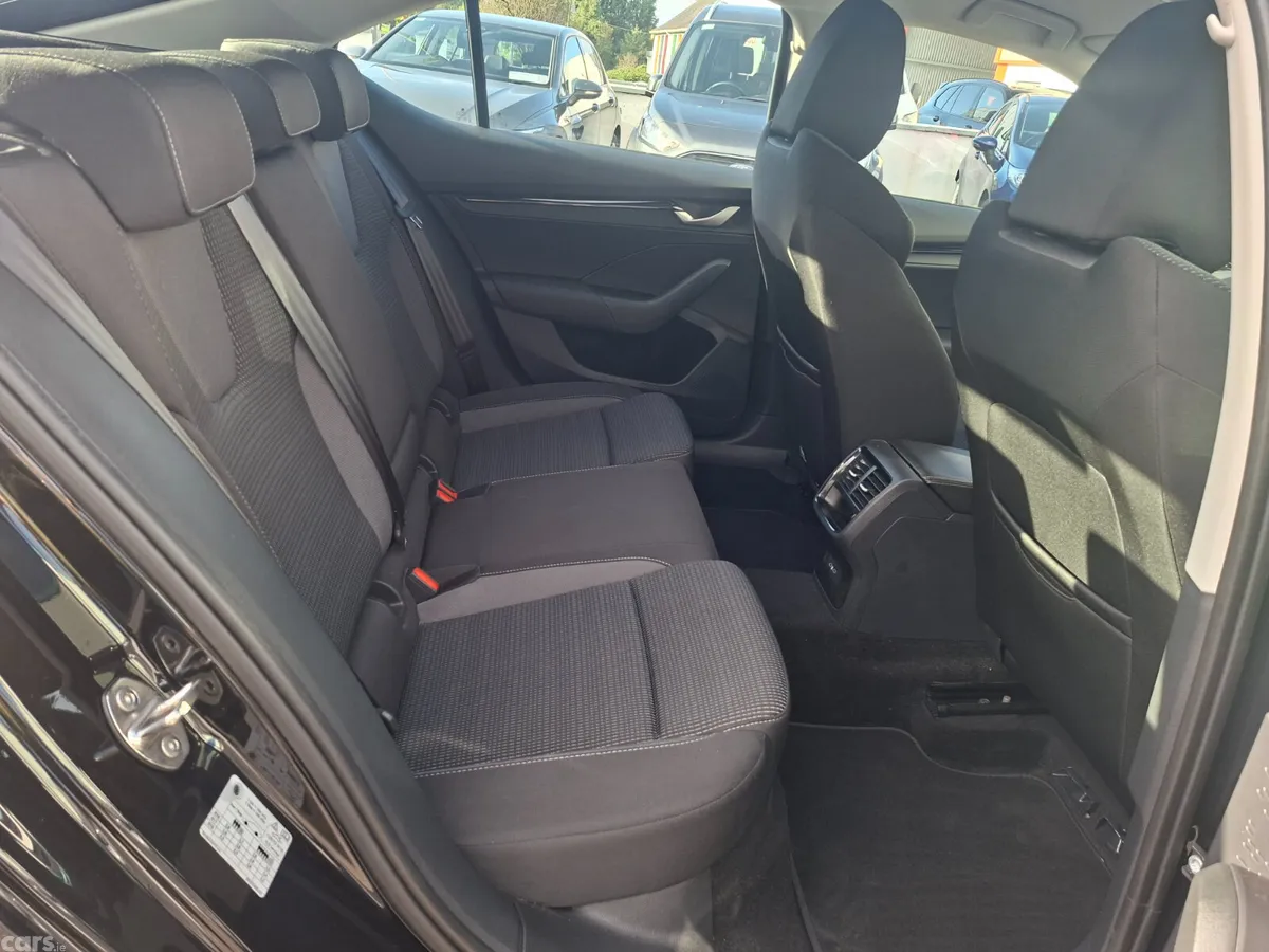 Skoda Octavia Saloon, Petrol, 2024, Black