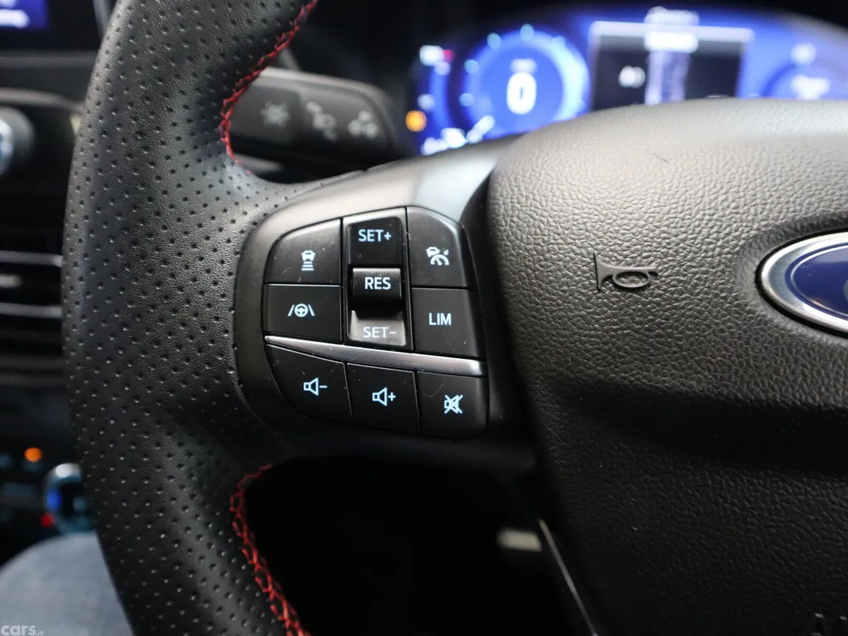 Ford Kuga SUV, Petrol Hybrid, 2023, Red