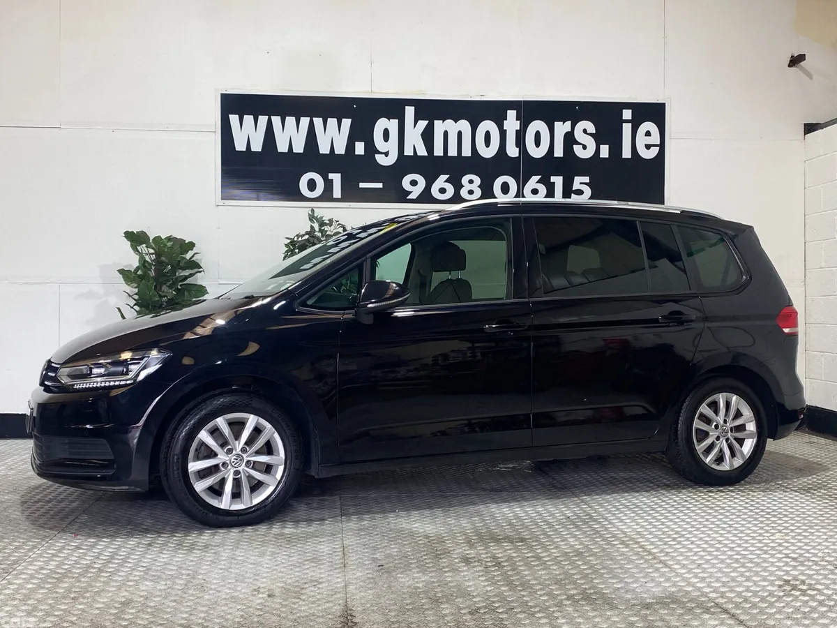 Volkswagen Touran MPV, Diesel, 2016, Black