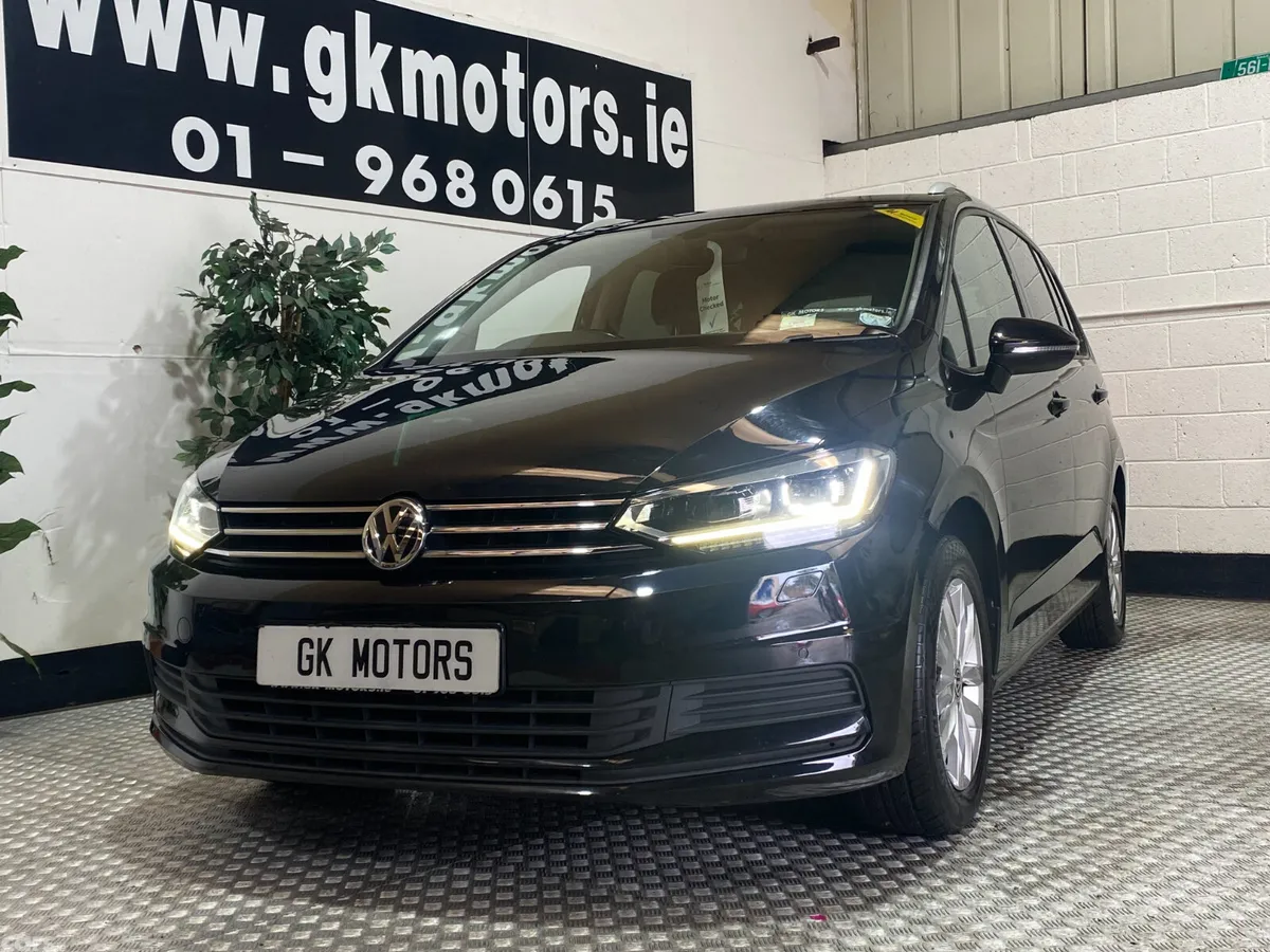 Volkswagen Touran MPV, Diesel, 2016, Black