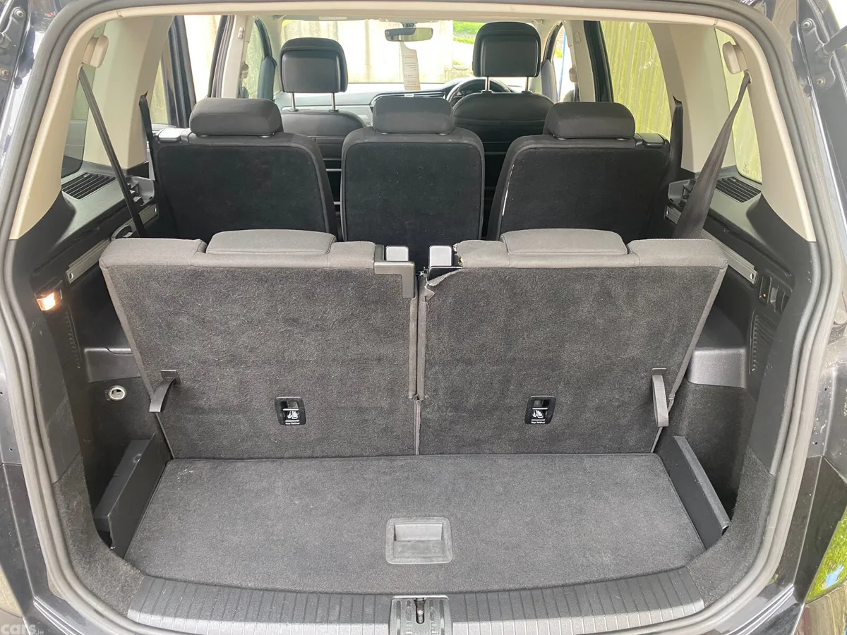 Volkswagen Touran MPV, Diesel, 2016, Black