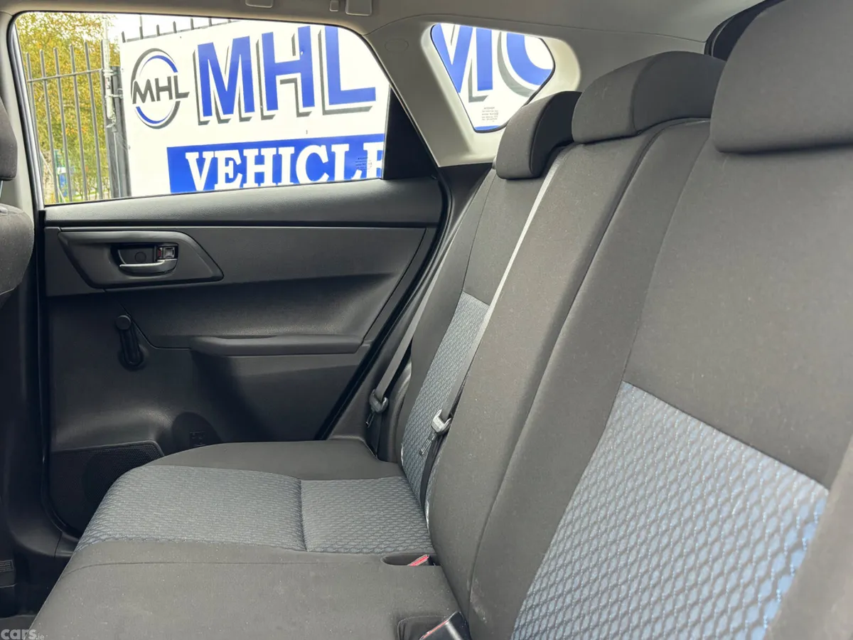 Toyota Auris Hatchback, Diesel, 2015, White