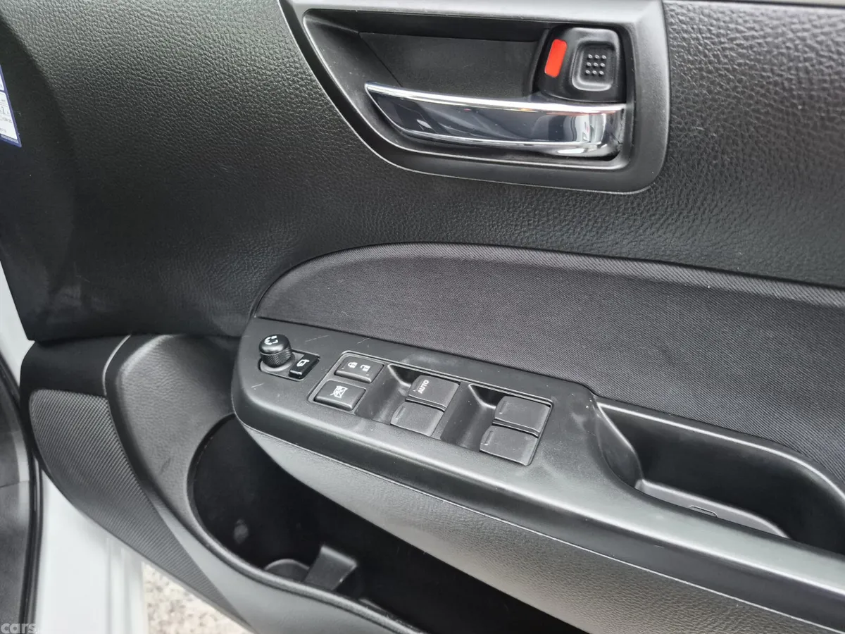 Suzuki Swift Hatchback, Petrol, 2014, Silver