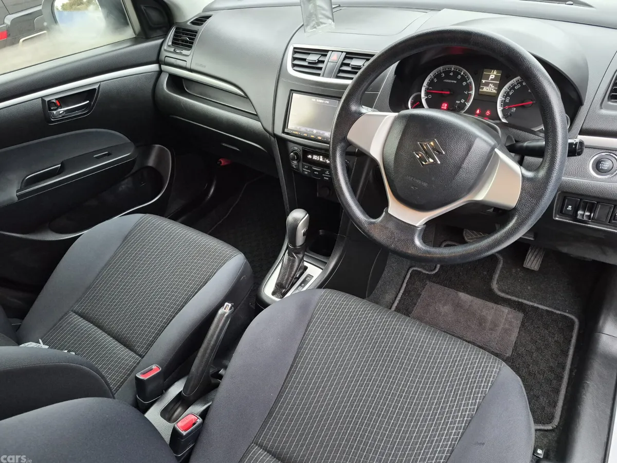 Suzuki Swift Hatchback, Petrol, 2014, Silver
