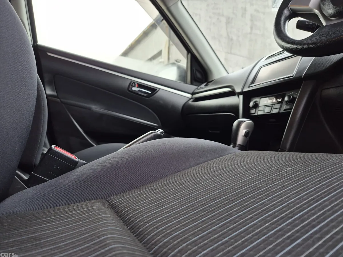 Suzuki Swift Hatchback, Petrol, 2014, Silver
