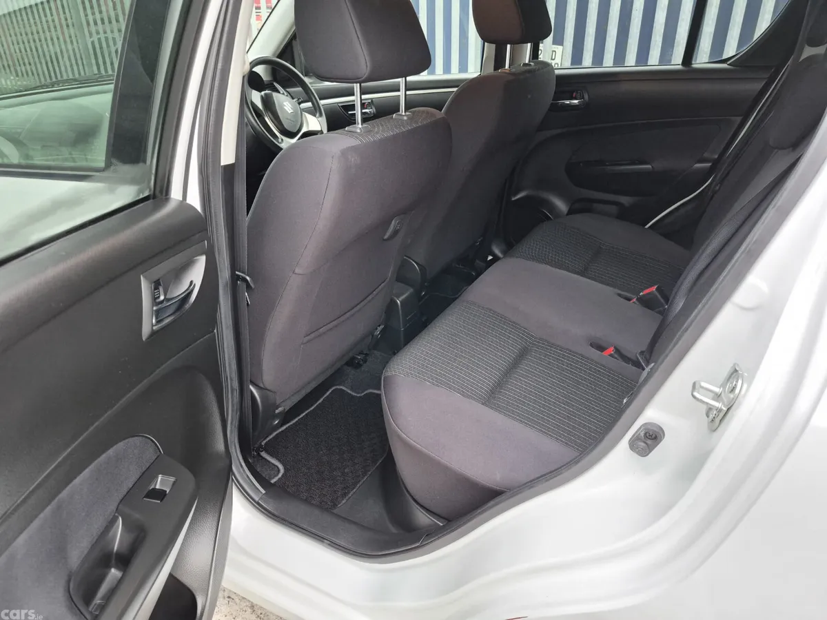 Suzuki Swift Hatchback, Petrol, 2014, Silver
