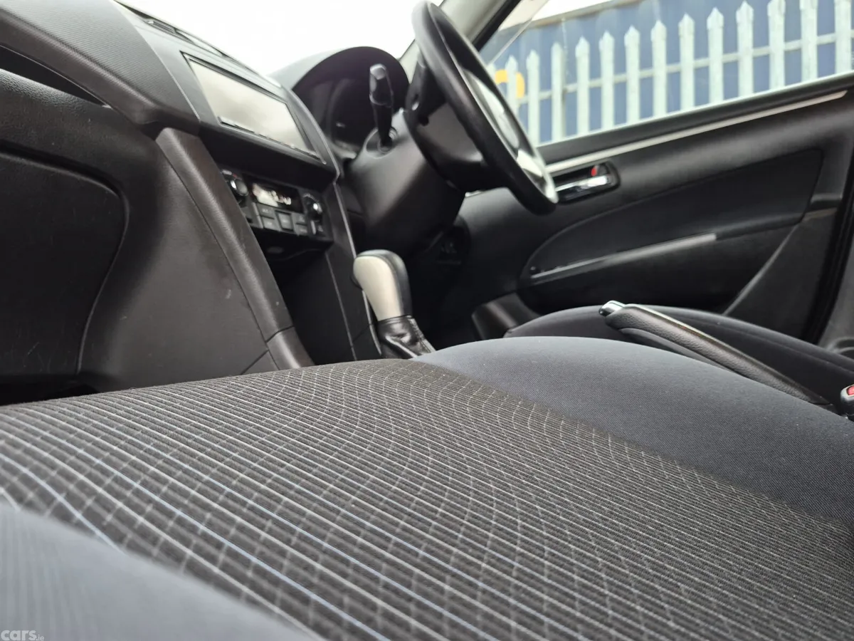 Suzuki Swift Hatchback, Petrol, 2014, Silver