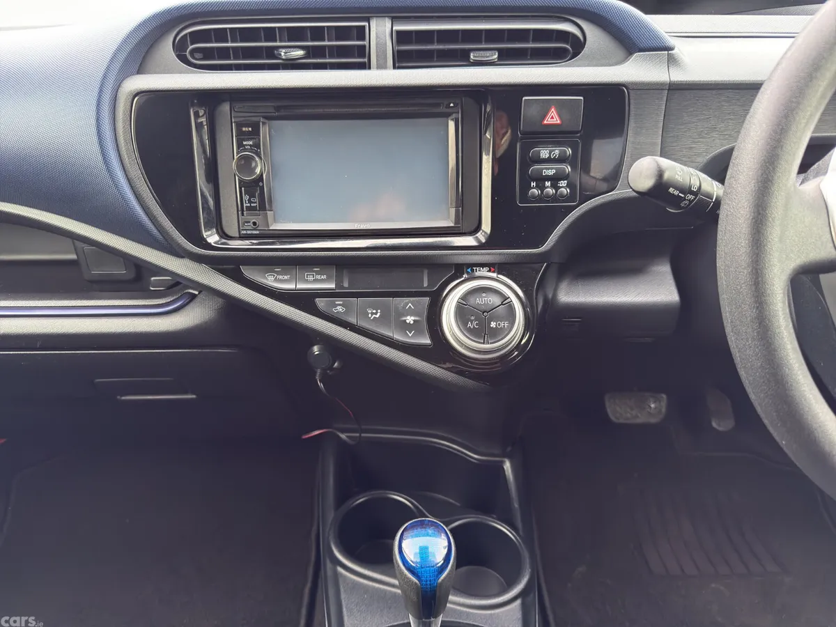 Toyota Aqua Hatchback, Petrol Hybrid, 2017, White