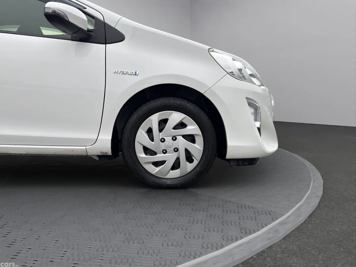 Toyota Aqua Hatchback, Petrol Hybrid, 2017, White