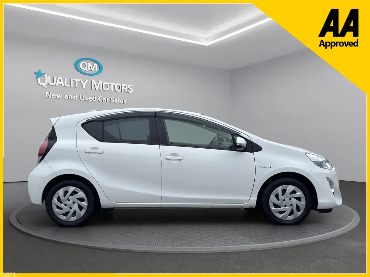 Toyota Aqua Hatchback, Petrol Hybrid, 2017, White