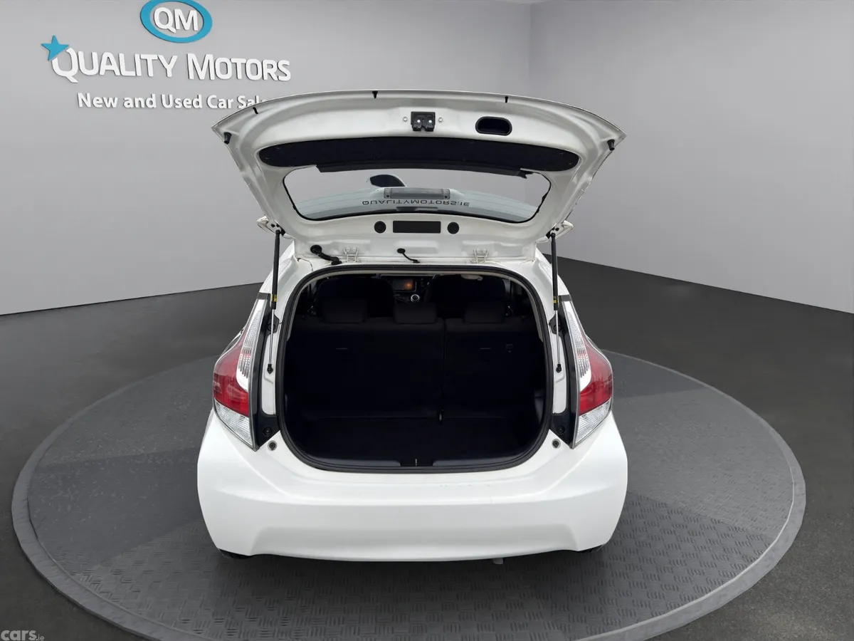 Toyota Aqua Hatchback, Petrol Hybrid, 2017, White
