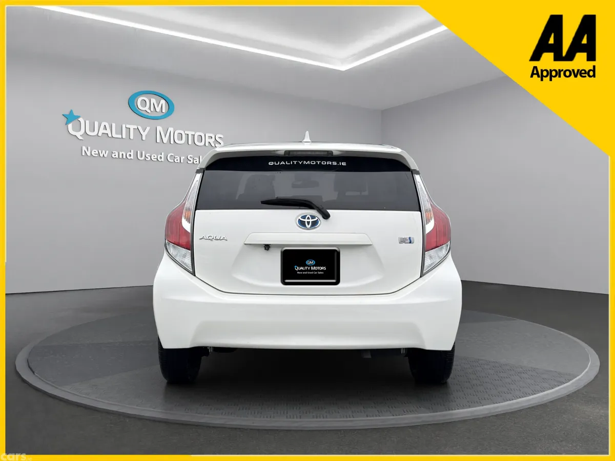 Toyota Aqua Hatchback, Petrol Hybrid, 2017, White