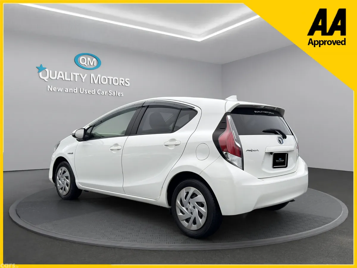 Toyota Aqua Hatchback, Petrol Hybrid, 2017, White