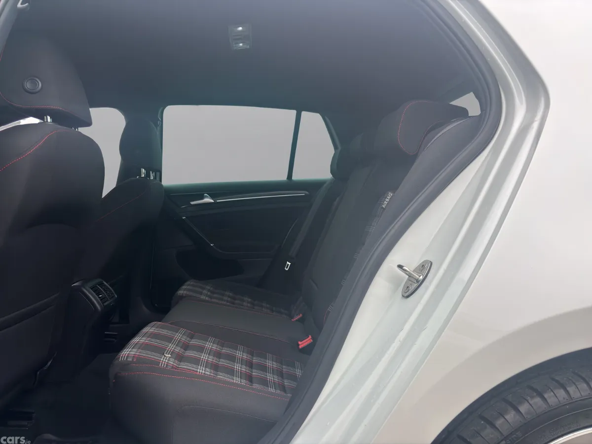 Volkswagen Golf Hatchback, Petrol, 2014, White