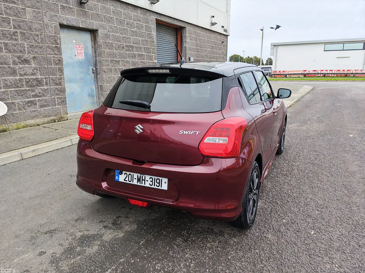 Suzuki Swift Hatchback, Petrol, 2020, Red