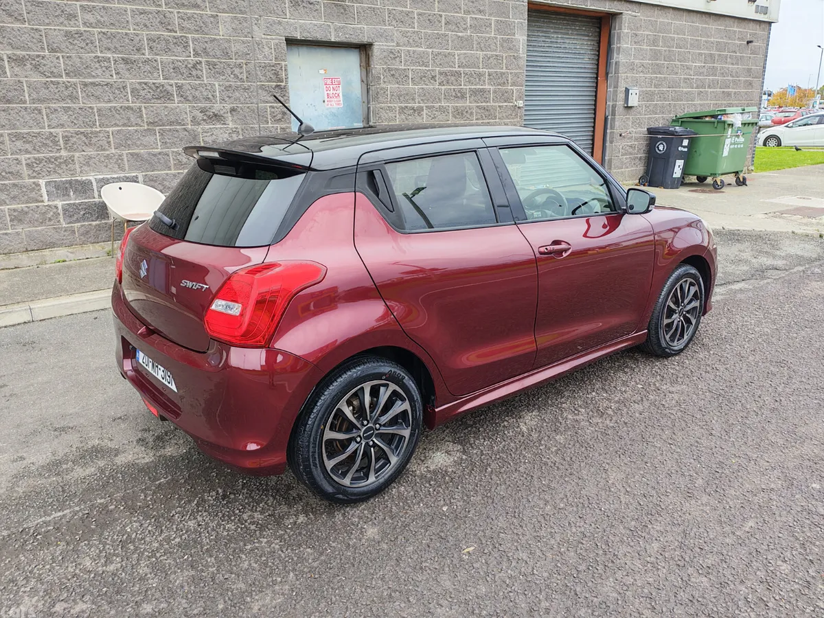 Suzuki Swift Hatchback, Petrol, 2020, Red