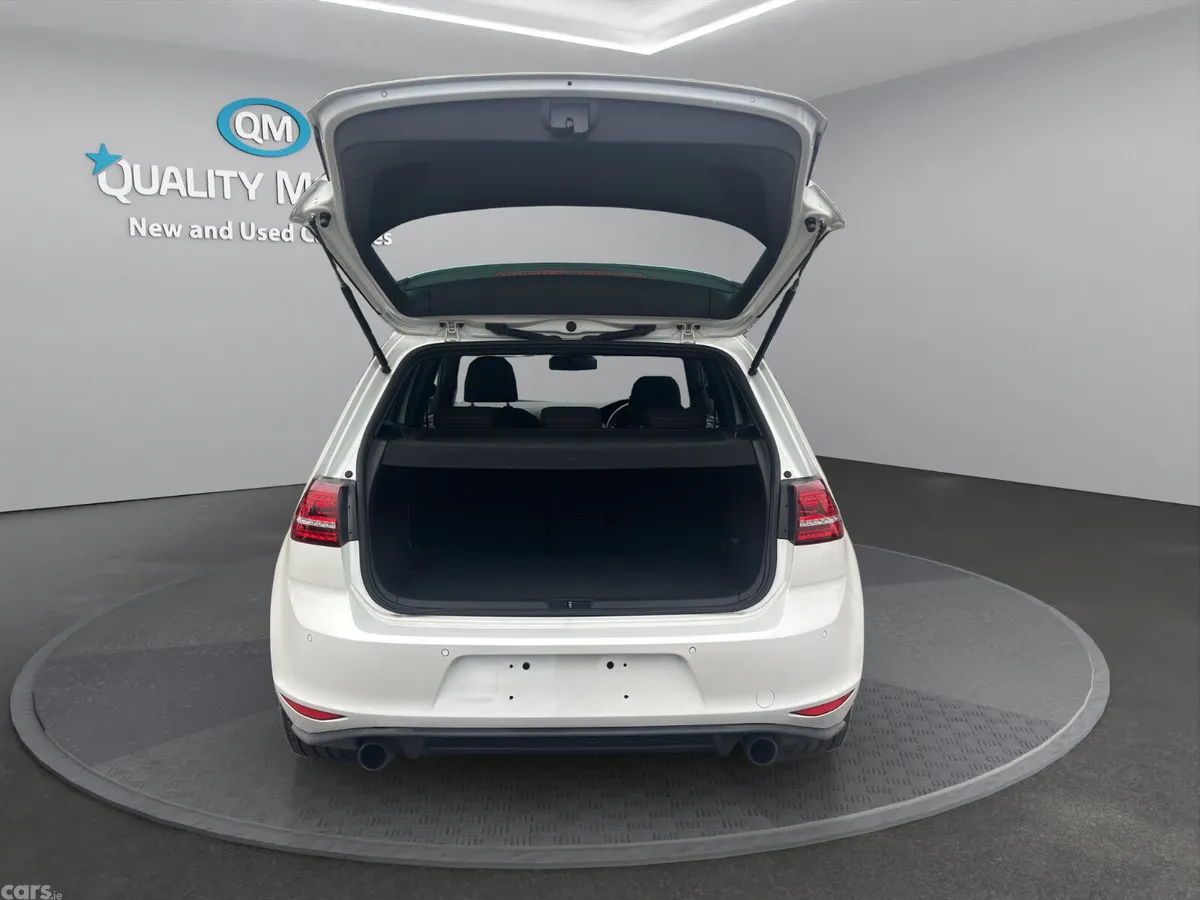 Volkswagen Golf Hatchback, Petrol, 2014, White