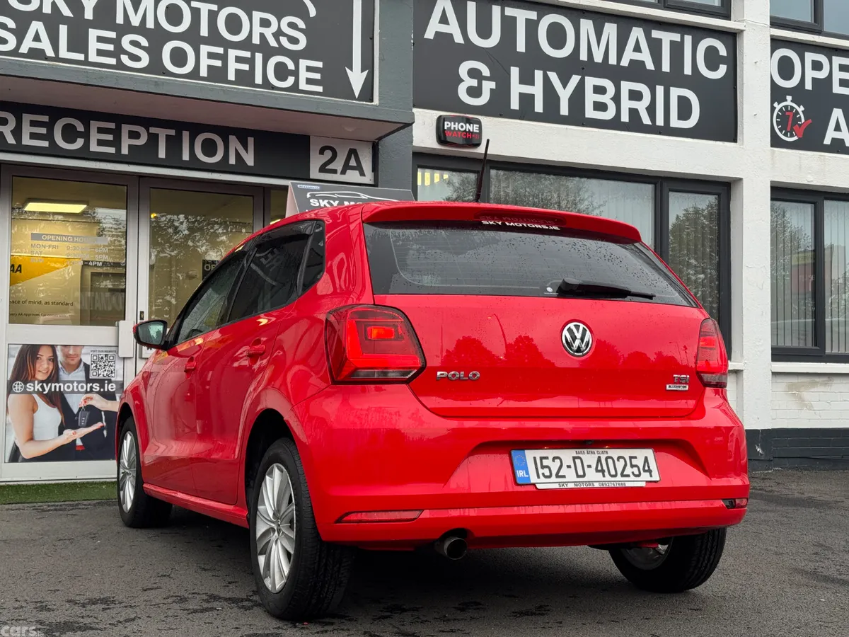 Volkswagen Polo Hatchback, Petrol, 2015, Red
