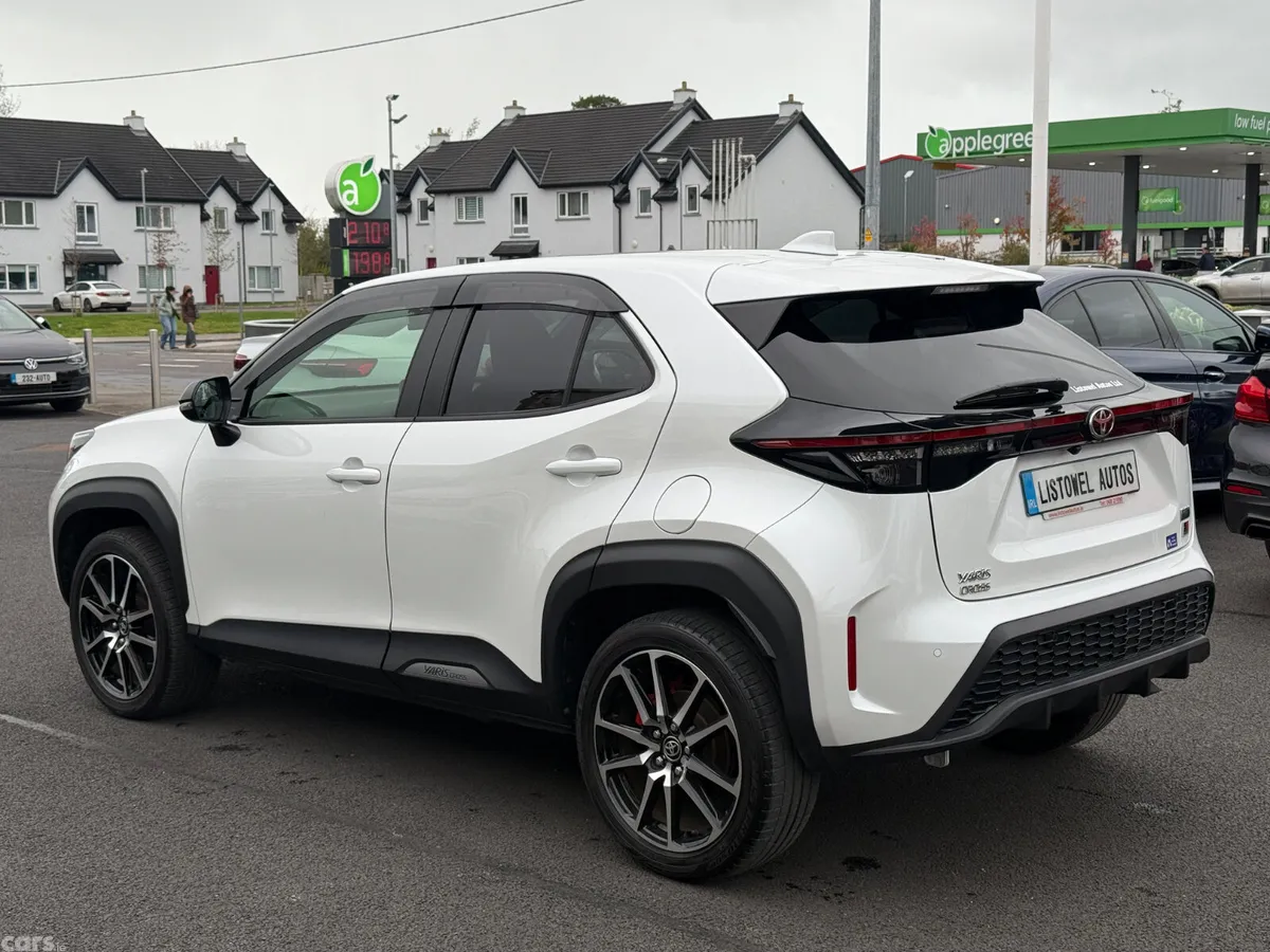 Toyota Yaris Cross SUV, Petrol Hybrid, 2023, White