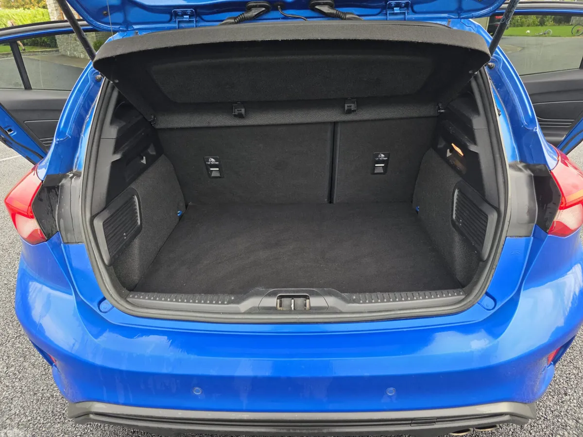 Ford Focus Hatchback, Diesel, 2019, Blue