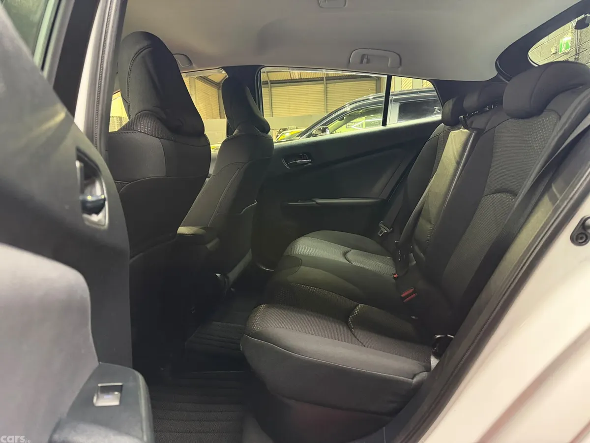 Toyota Prius Hatchback, Petrol Hybrid, 2022, White