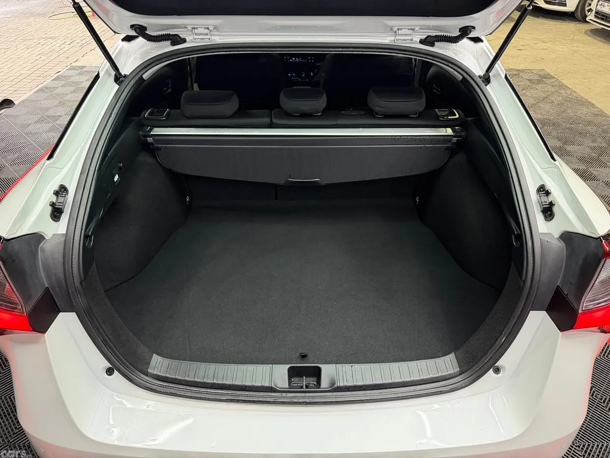 Toyota Prius Hatchback, Petrol Hybrid, 2022, White