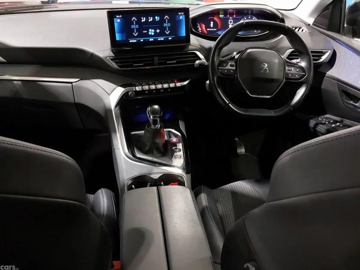 Peugeot 5008 MPV, Petrol, 2022, Black