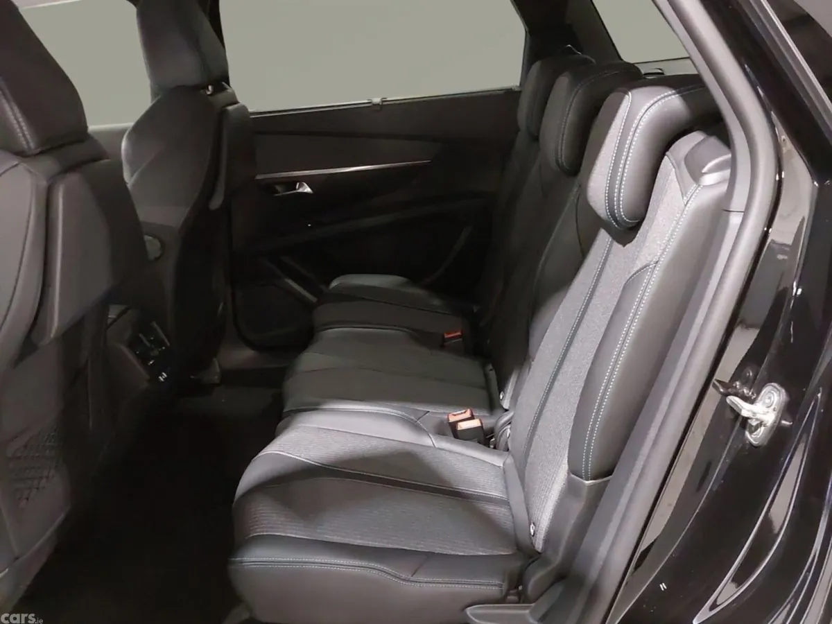 Peugeot 5008 MPV, Petrol, 2022, Black