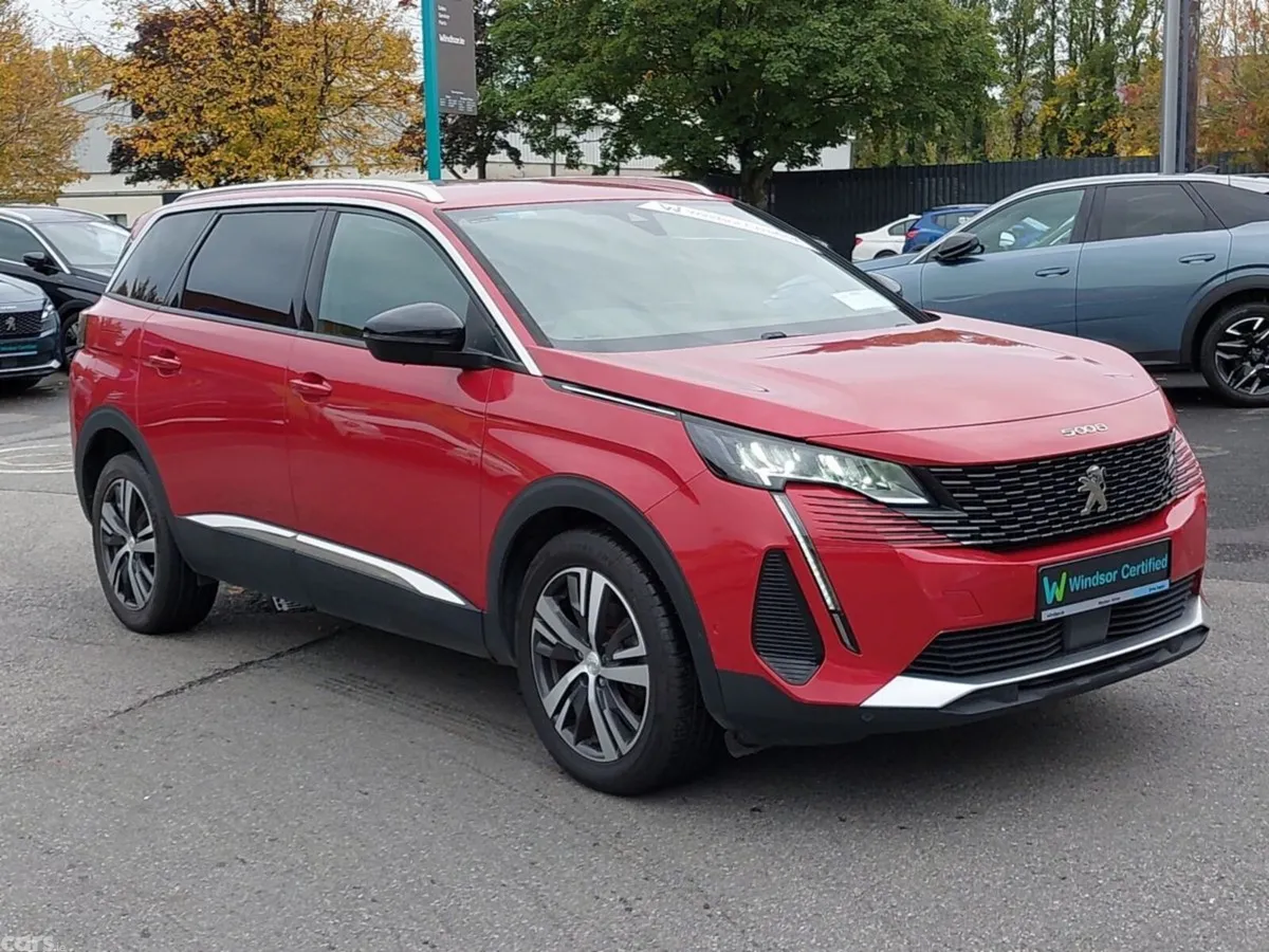Peugeot 5008 MPV, Petrol, 2022, Red