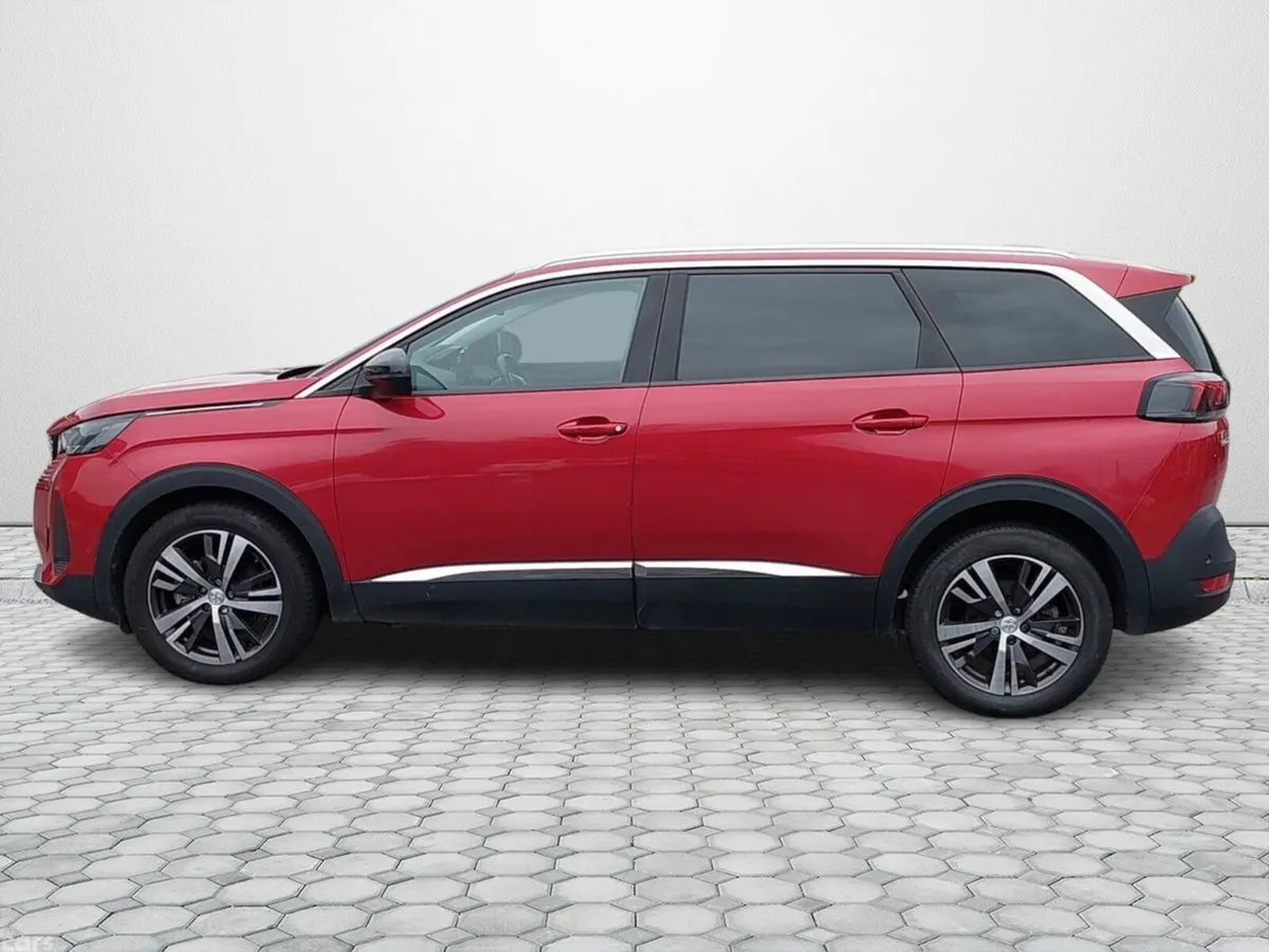 Peugeot 5008 MPV, Petrol, 2022, Red
