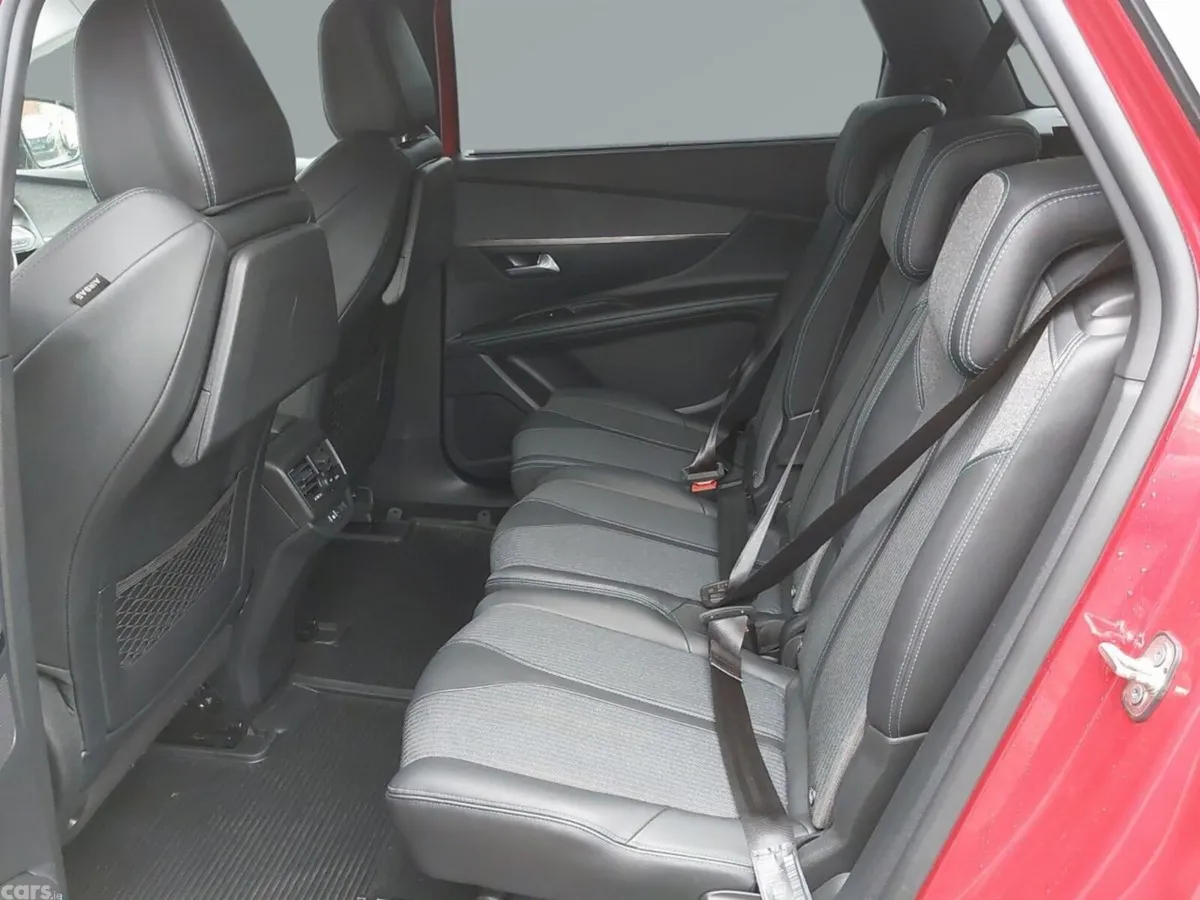 Peugeot 5008 MPV, Petrol, 2022, Red