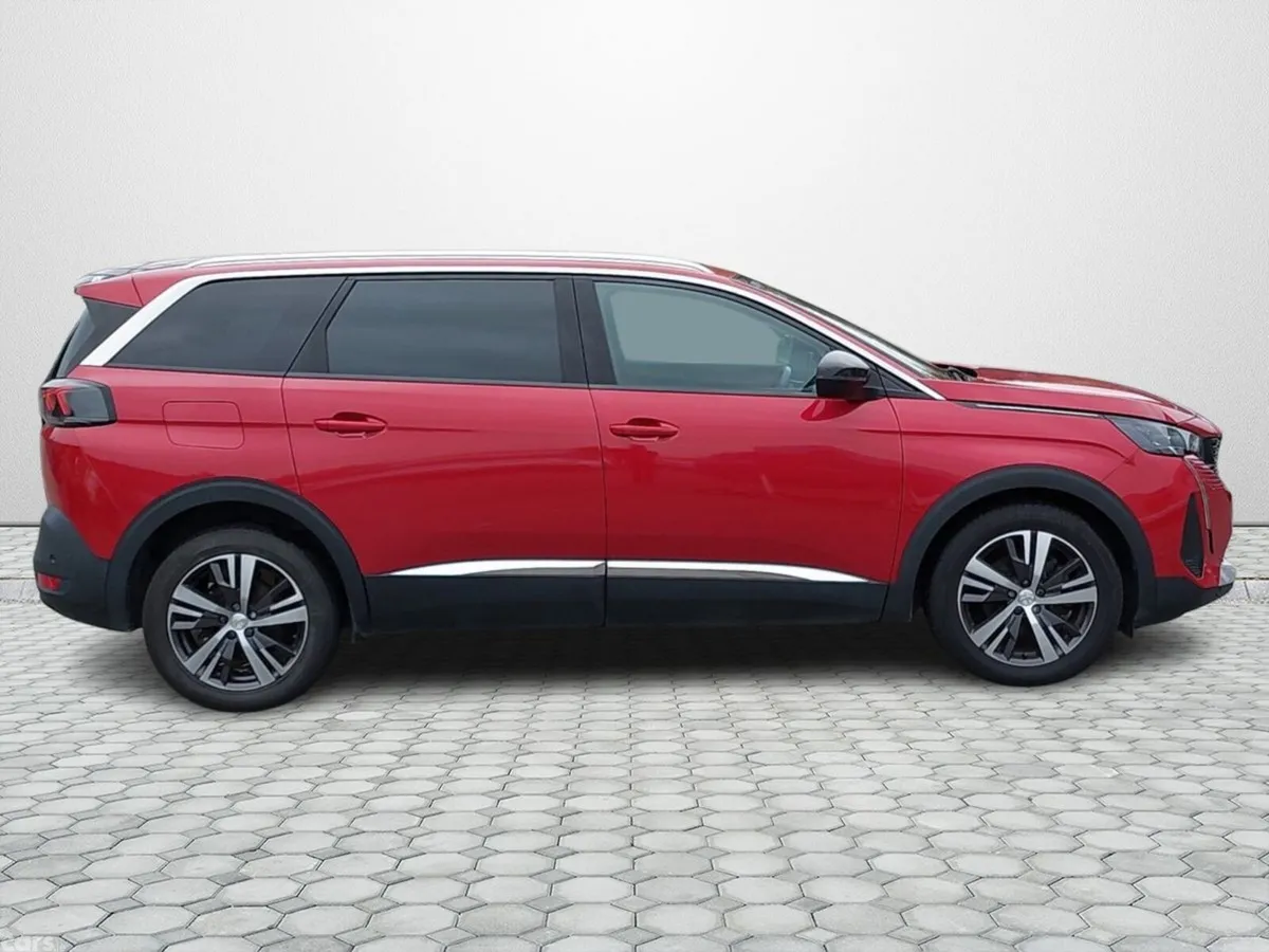 Peugeot 5008 MPV, Petrol, 2022, Red