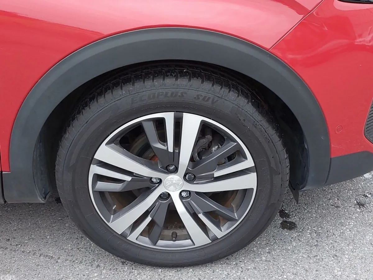 Peugeot 5008 MPV, Petrol, 2022, Red
