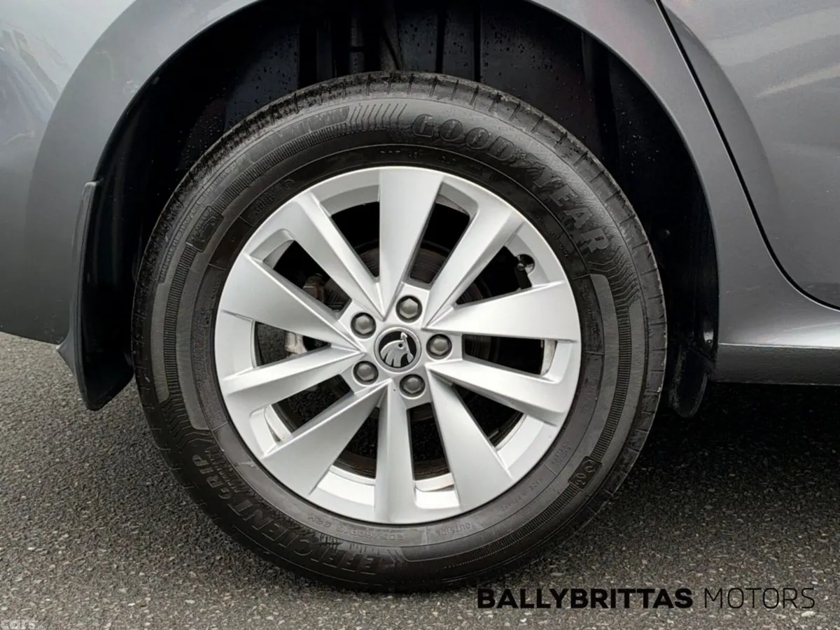 Skoda Kamiq Hatchback, Petrol, 2023, Grey