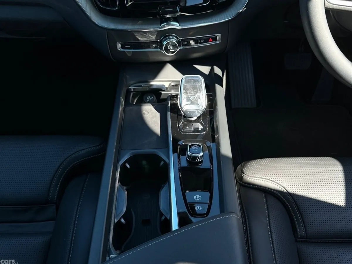 Volvo XC60 SUV, Petrol Plug-in Hybrid, 2025, Grey