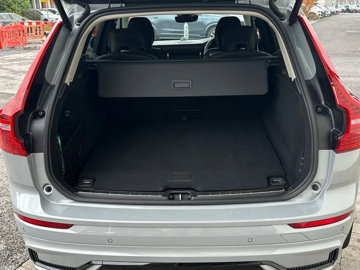 Volvo XC60 SUV, Petrol Plug-in Hybrid, 2025, Grey