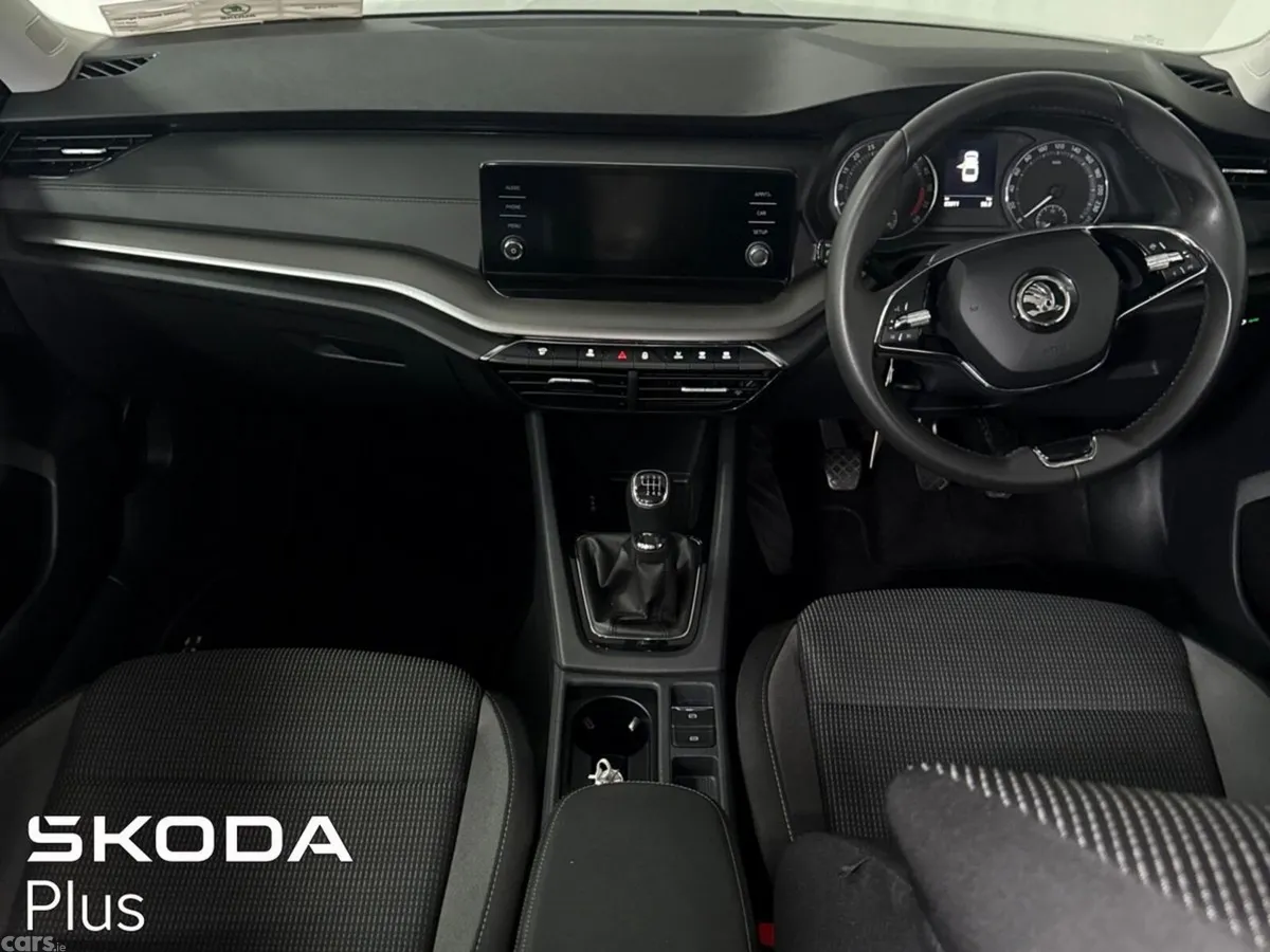 Skoda Octavia Saloon, Diesel, 2024, Grey